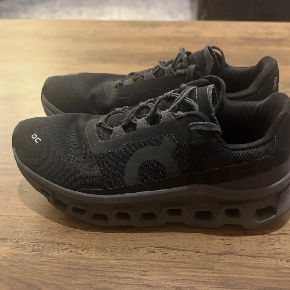 On Running  Women Running Shoes - Picture 2 of 10